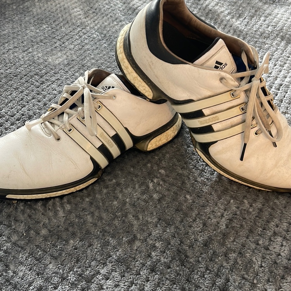 Men’s size 11 1/2 Boost Adidas golf shoes.